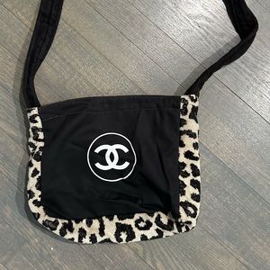 Crossbody bag made of dust bag & leopard towels! Lightweight